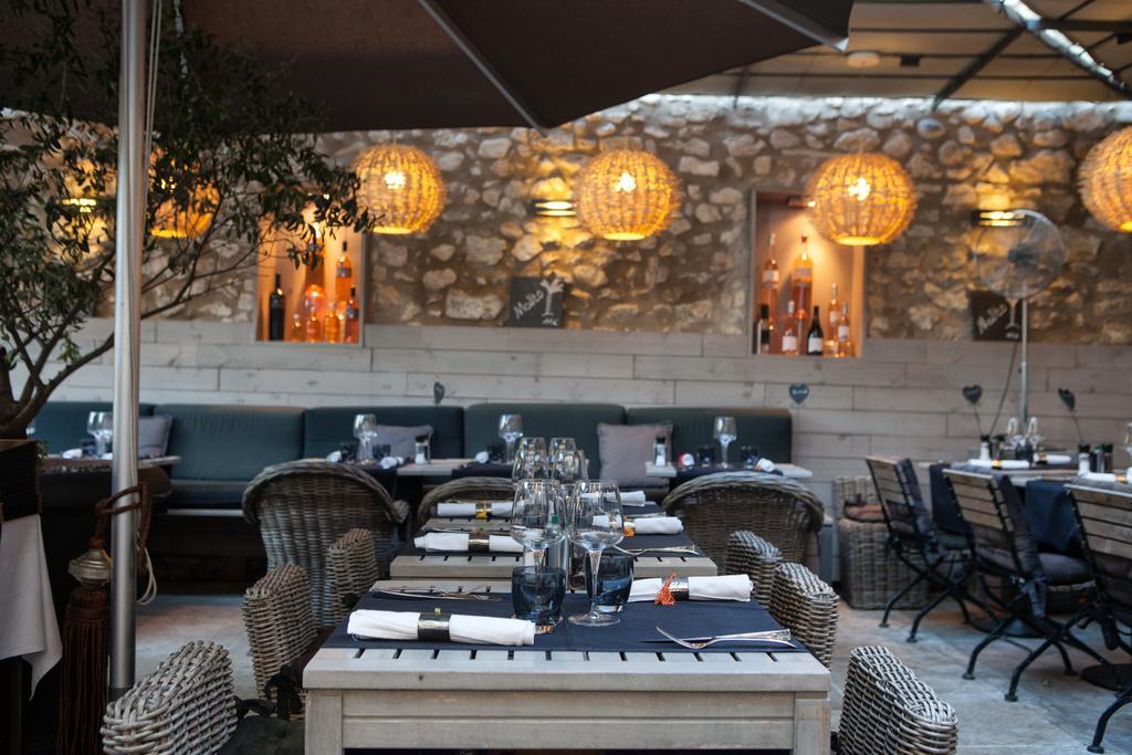 L'Auberge De L'Aubergine Eygalieres  Luaran gambar
