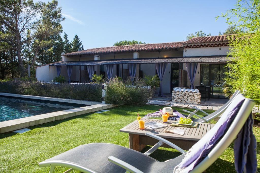 L'Auberge De L'Aubergine Eygalieres  Bilik gambar