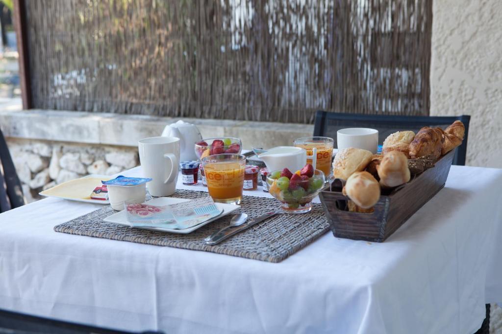 L'Auberge De L'Aubergine Eygalieres  Bilik gambar