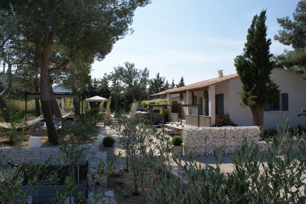 L'Auberge De L'Aubergine Eygalieres  Luaran gambar