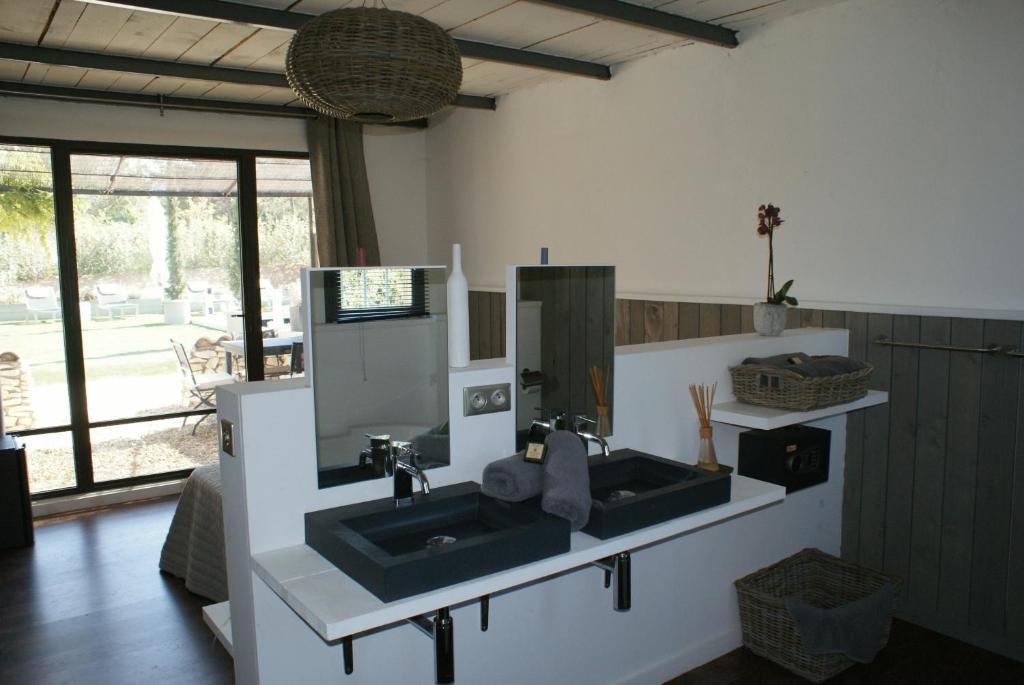 L'Auberge De L'Aubergine Eygalieres  Luaran gambar