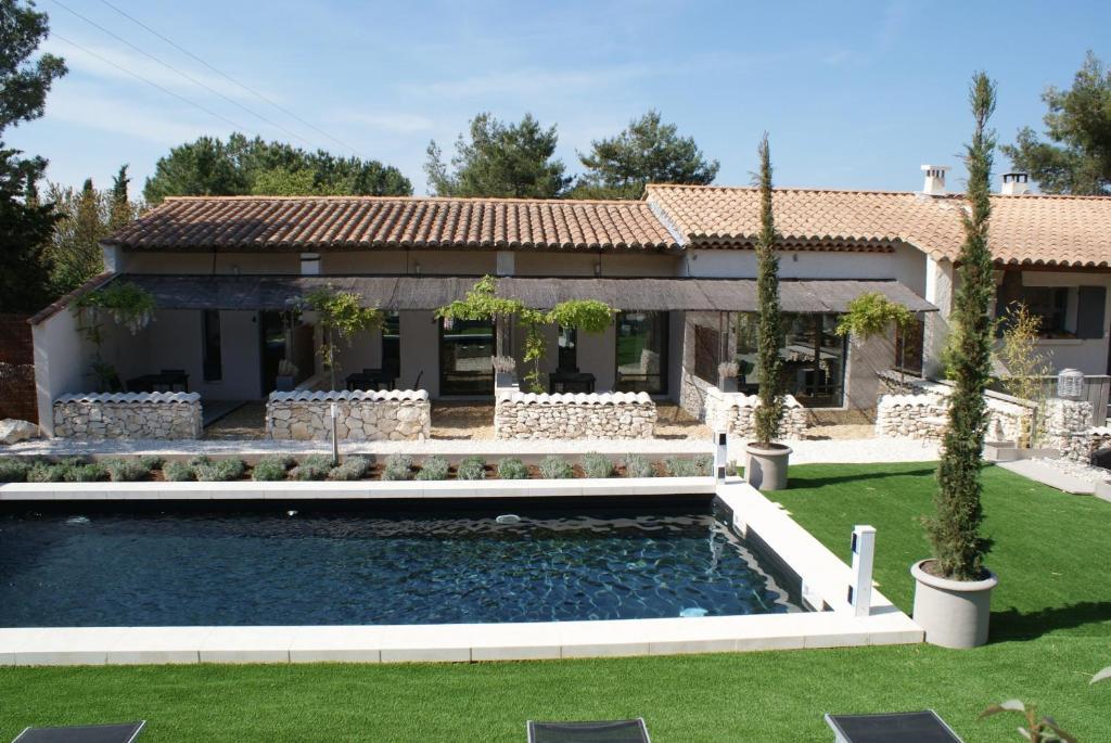 L'Auberge De L'Aubergine Eygalieres  Luaran gambar
