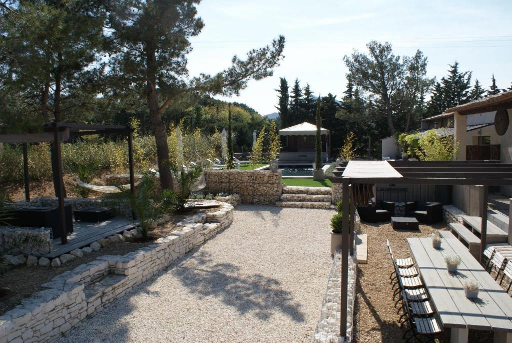 L'Auberge De L'Aubergine Eygalieres  Luaran gambar