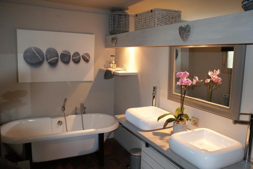 L'Auberge De L'Aubergine Eygalieres  Luaran gambar