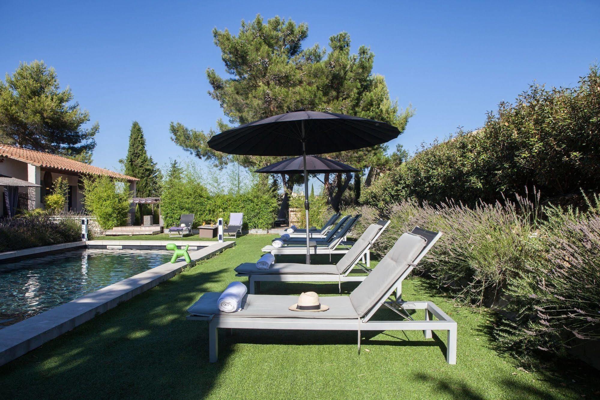 L'Auberge De L'Aubergine Eygalieres  Luaran gambar